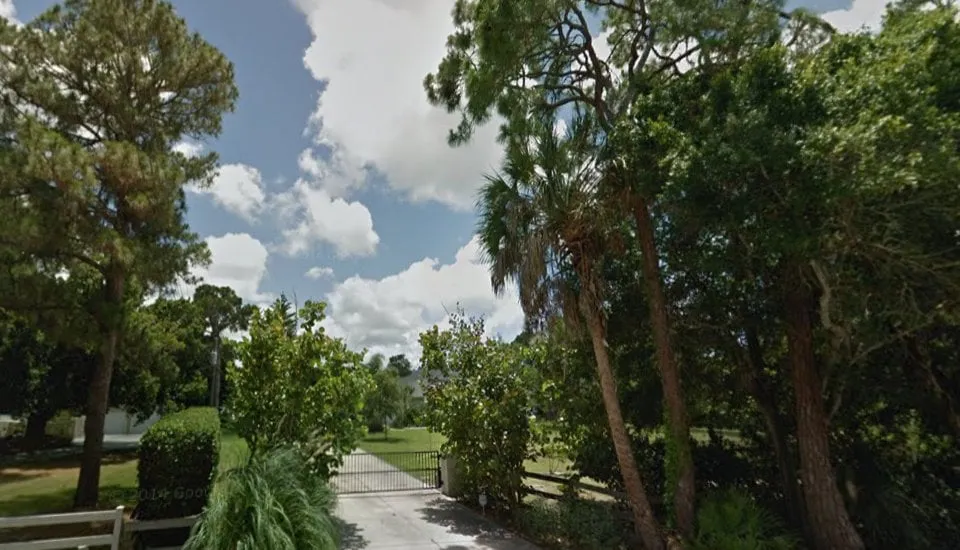 Trusted yard cleanup service for residential properties across Melbourne, FL - LawnJunction Melbourne