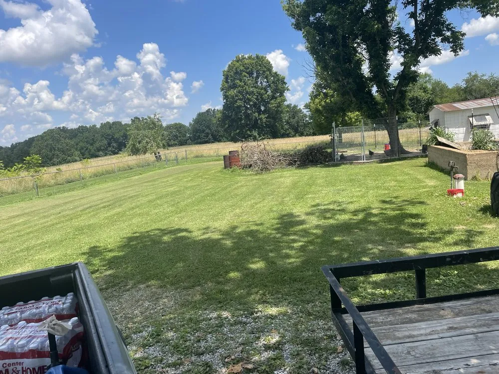 Professional lawn care service with custom design in Lincoln, MO by Lawnlegends