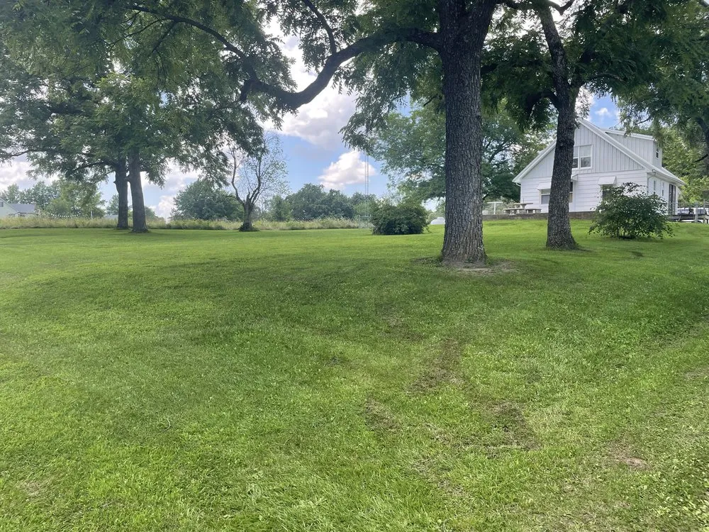 Trusted residential landscaping in Lincoln, MO - Lawnlegends