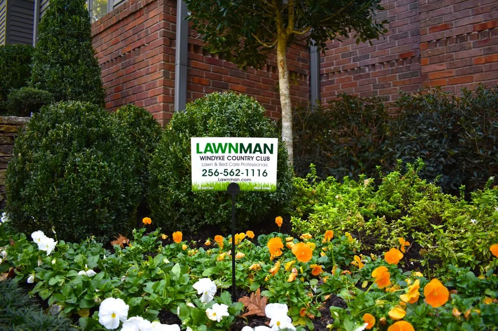 Top-rated garden landscaping in Memphis, TN by LawnMan - Windyke Country Club