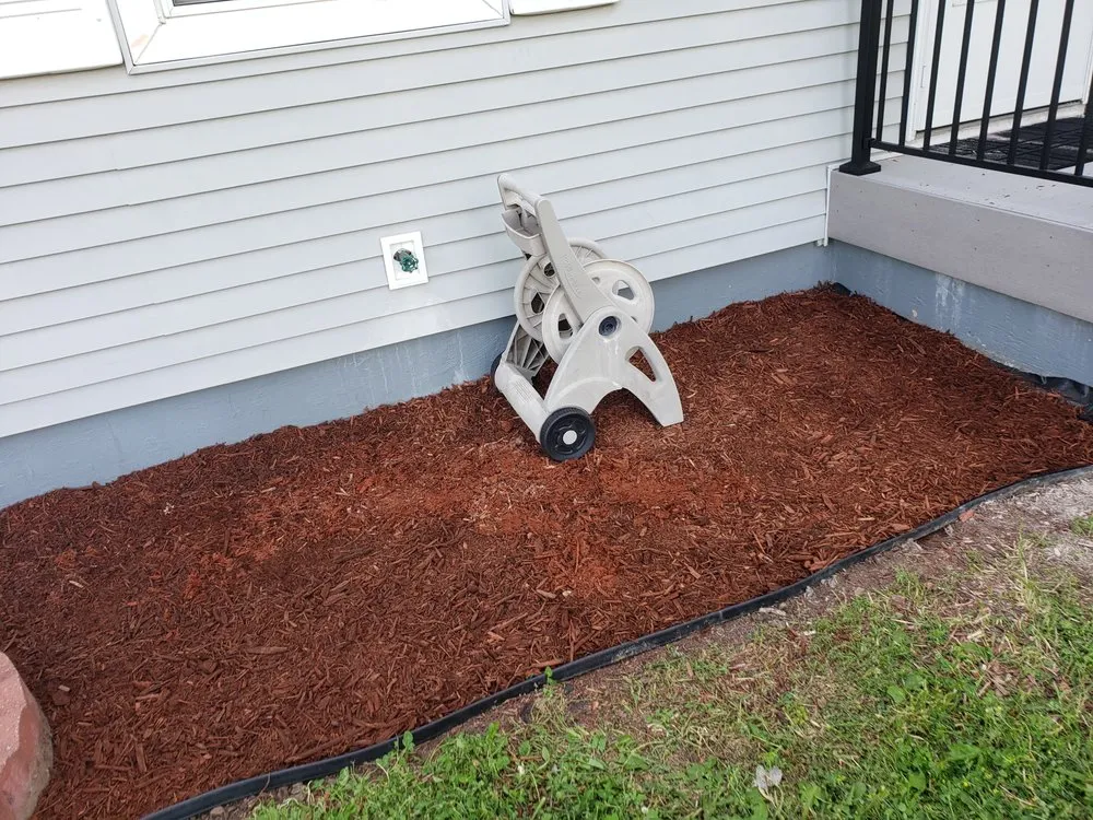 Trusted lawn care service with custom design in Monroe, LA by LawnMasters