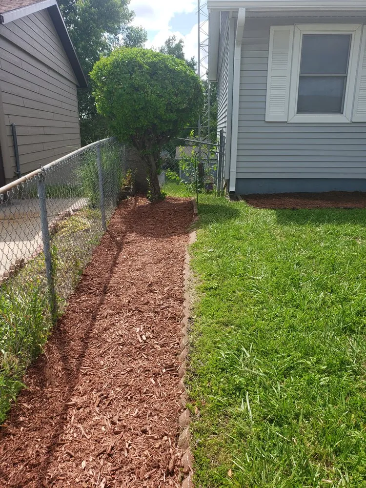 Trusted residential landscaping for year-round maintenance in Monroe, LA by LawnMasters