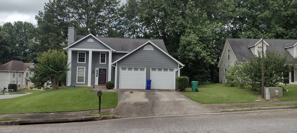 Trusted yard cleanup service with custom design in Decatur, GA by LawnMax & Partners