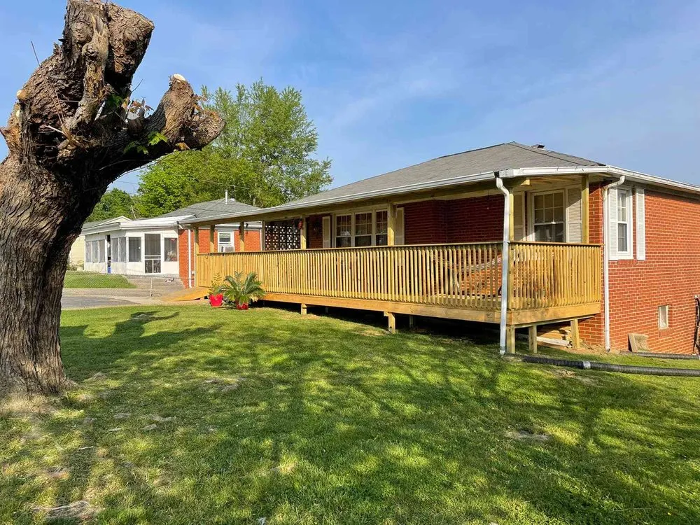 Expert lawn care service for residential properties in Morristown, TN by Lawnmow Landscaping