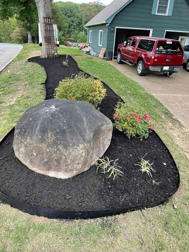 Top-rated garden landscaping for beautiful yards in Morristown, TN by Lawnmow Landscaping