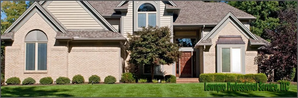 Affordable landscaping services in Oakland Park, FL by Lawnpro Professional Service