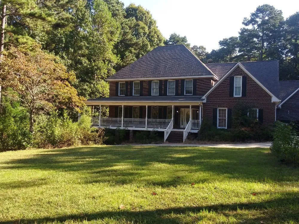 Custom lawn care service experts serving Jefferson, GA - Lawns 4 Kings And Queens