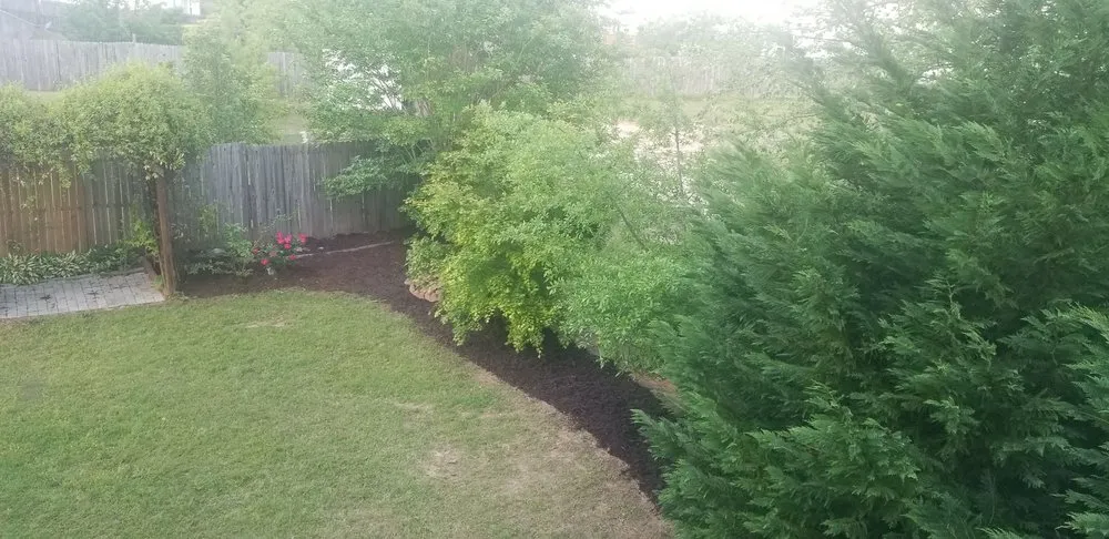 Local yard maintenance with custom design across Jefferson, GA - Lawns 4 Kings And Queens