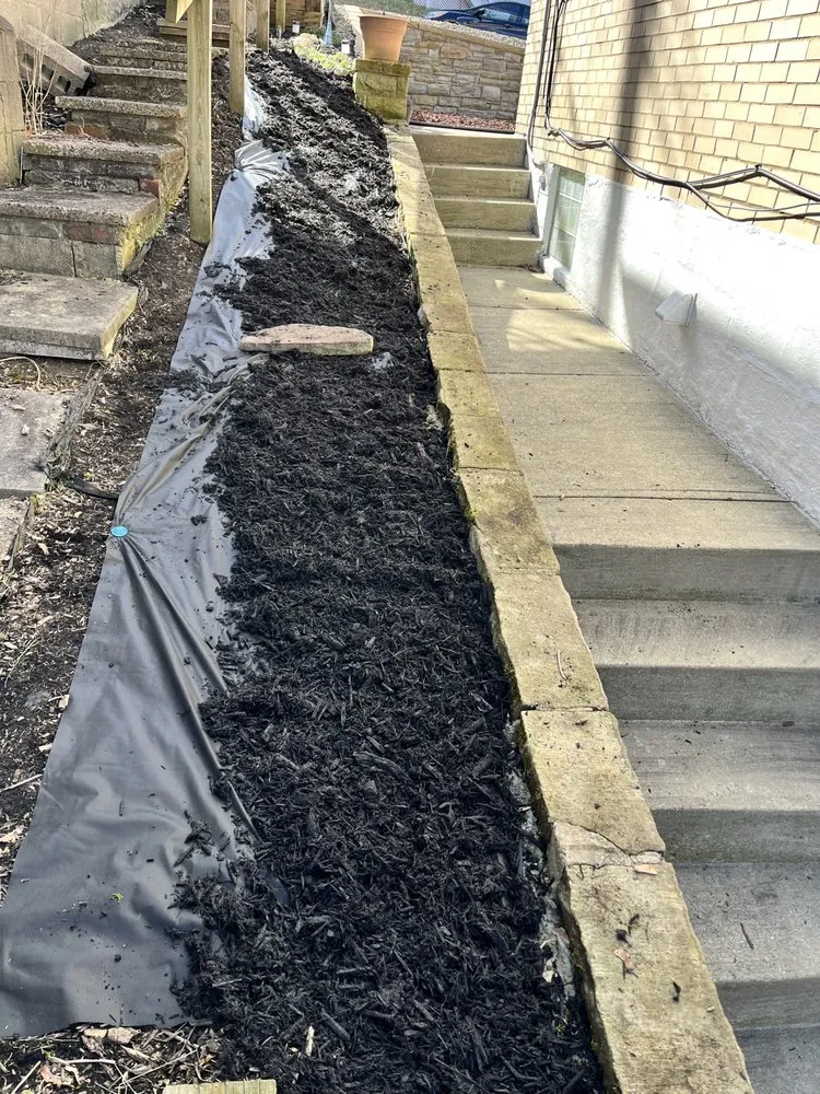 Expert garden landscaping in Pittsburgh, PA by Lawns 4 Less