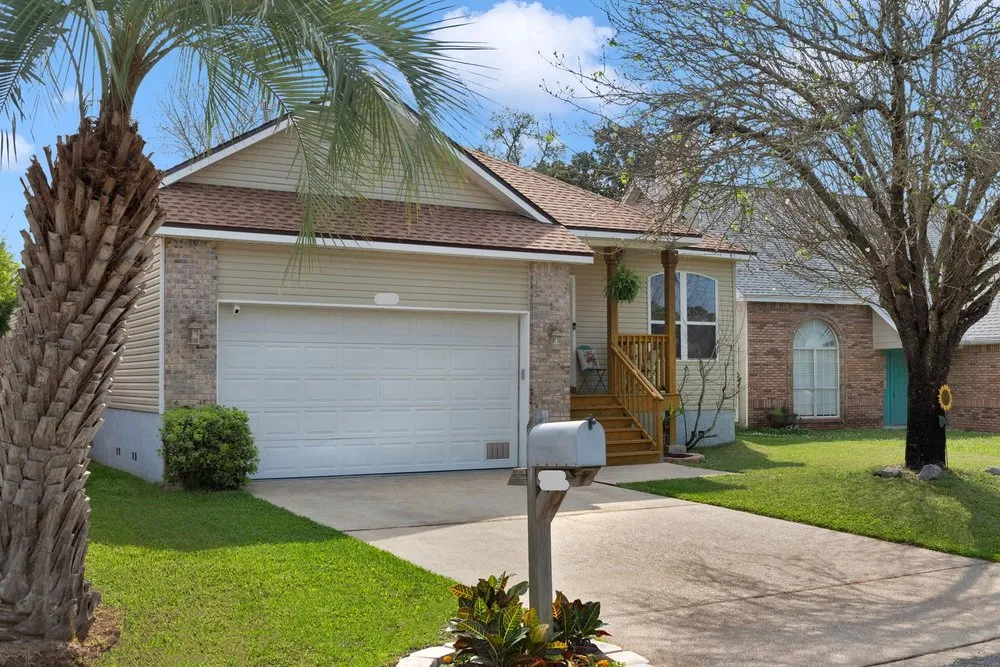 Affordable yard cleanup service in Navarre, FL by Lawns and Stuff