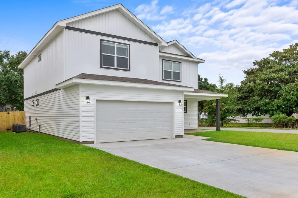 Local yard maintenance in Navarre, FL - Lawns and Stuff