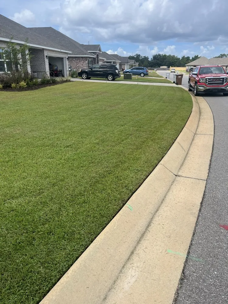 Top-rated lawn care service in Navarre, FL by Lawns and Stuff