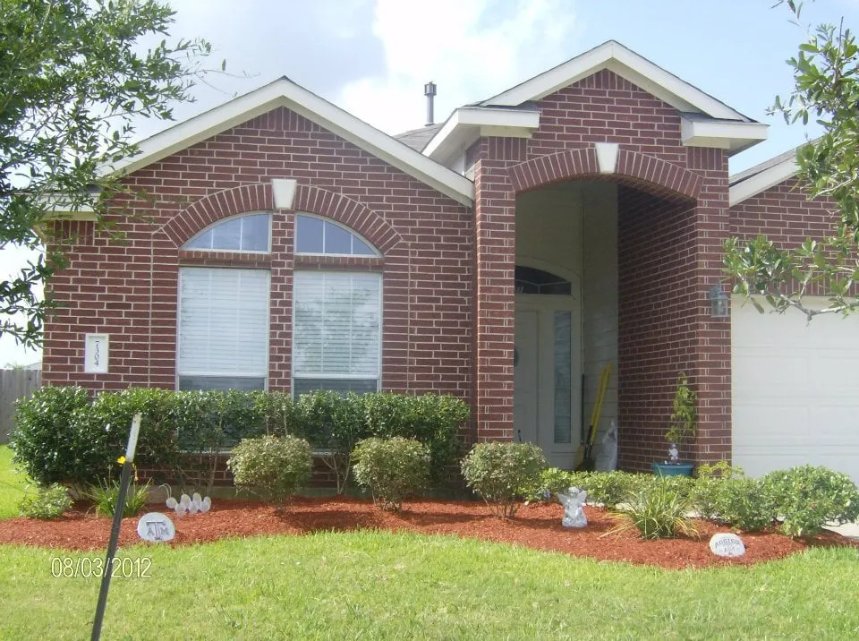 Custom landscape design in La Porte, TX by Lawns Beds & Beyond