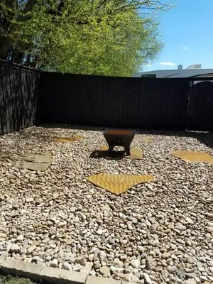 Lawns Borders & Landscapes Logo