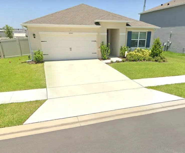 Reliable yard cleanup service for beautiful yards across Orange City, FL - Lawns By Luis