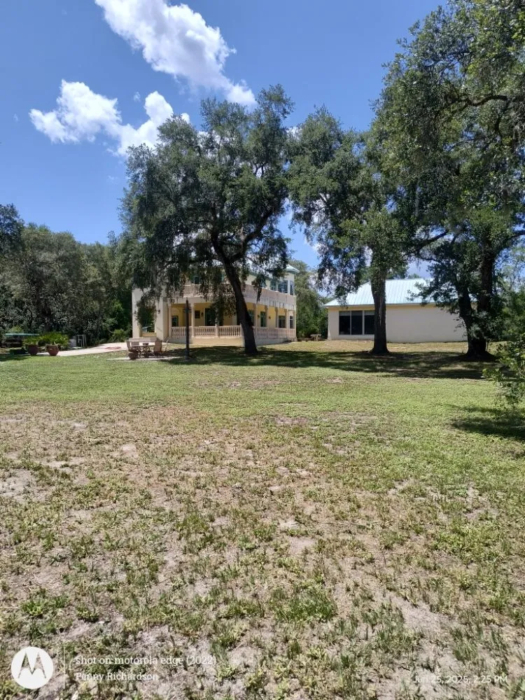 Top-rated lawn care service in Webster, FL by Lawns by Ronn