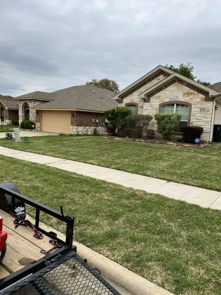 Affordable yard maintenance in Robinson, TX - Lawns by Shawn