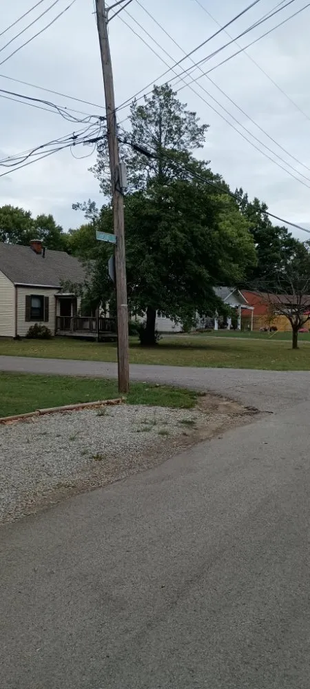 Affordable yard maintenance in Louisville, KY by Lawns by Stephen