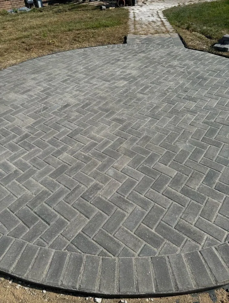 Reliable yard maintenance with custom design in Schaumburg, IL by Lawns By Us