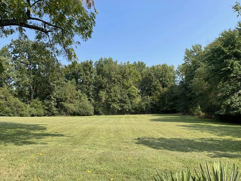 Local yard maintenance experts serving Fredericksburg, VA - Lawns 'n Needs