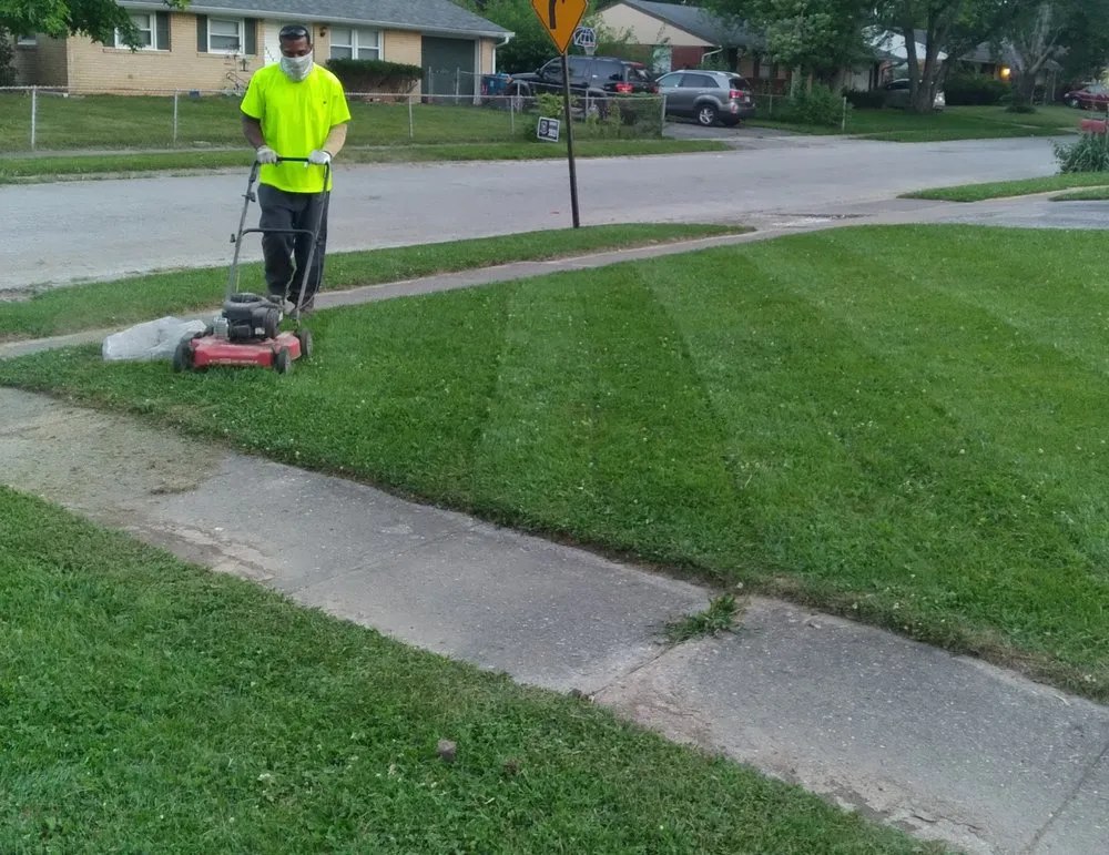 Affordable lawn mowing service experts serving Indianapolis, IN - Lawn's Pro