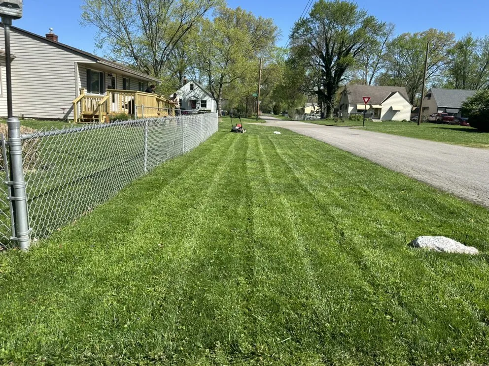 Reliable lawn mowing service in Columbus, OH by Lawns R Us