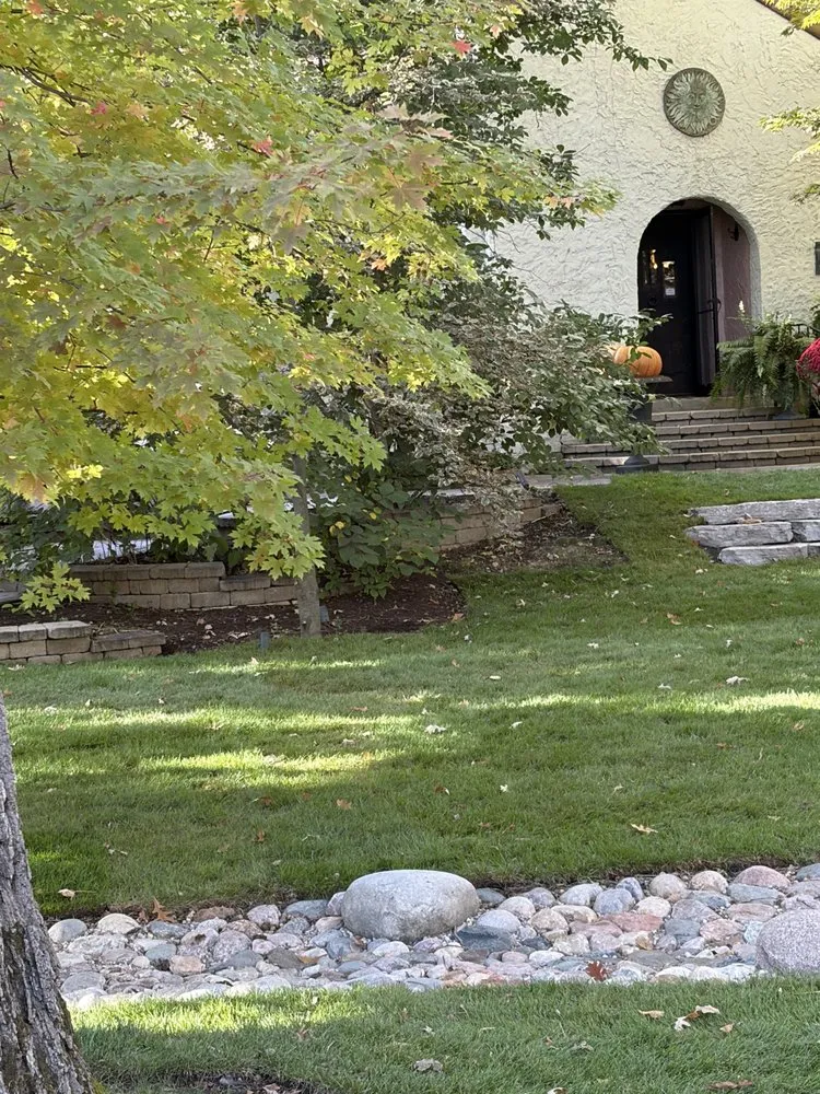 Professional lawn care service with custom design in Streamwood, IL by Lawns R Us