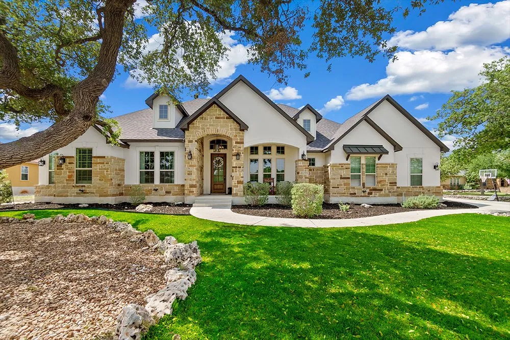 Trusted residential landscaping in Dickinson, TX by Lawns To Remember