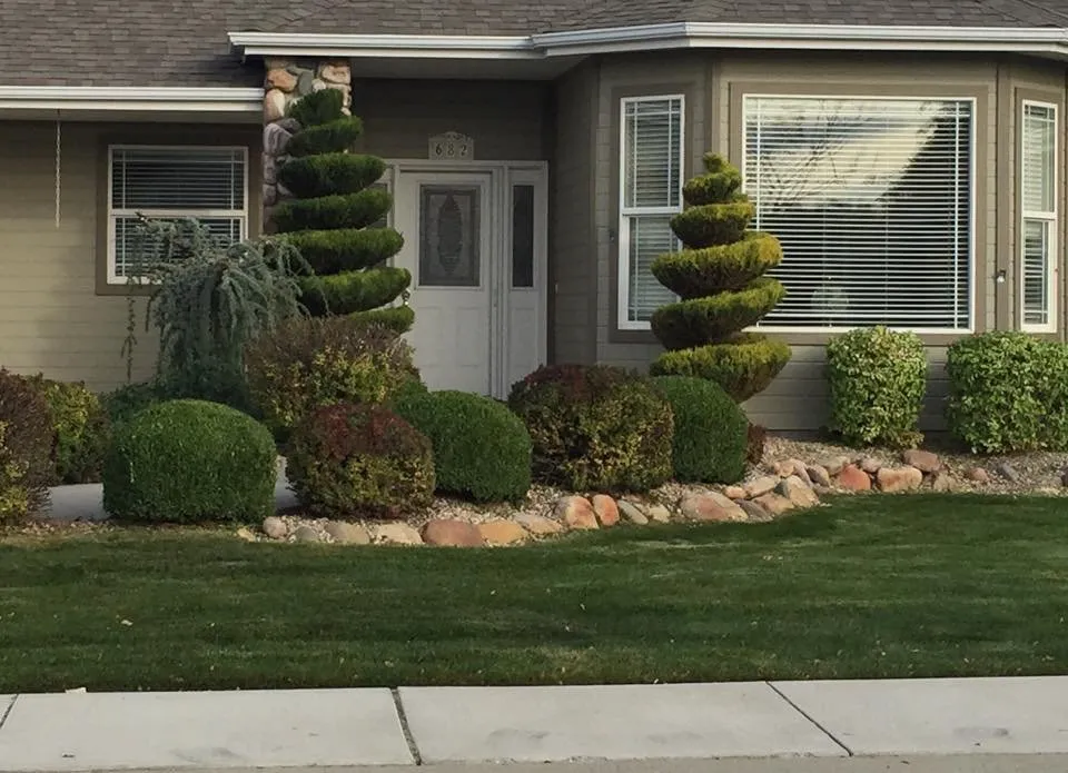 Trusted yard cleanup service in Twin Falls, ID by Lawns