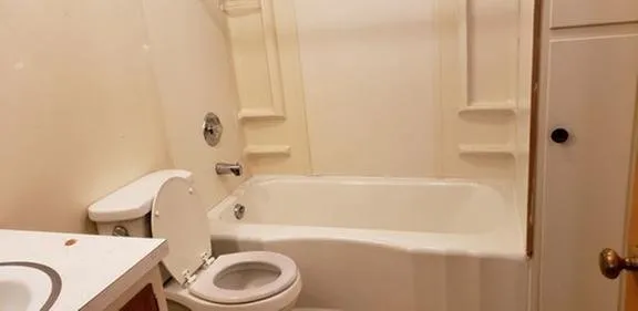 Lawns Unlimited Logo