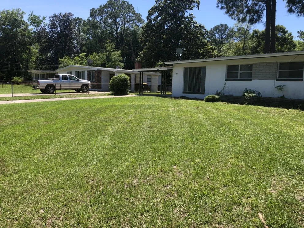 Top-rated garden landscaping in Middleburg, FL by Lawns Unlimited