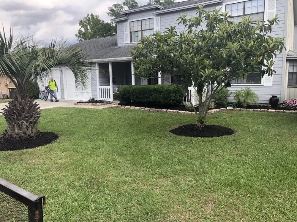 Expert residential landscaping experts serving Middleburg, FL - Lawns Unlimited