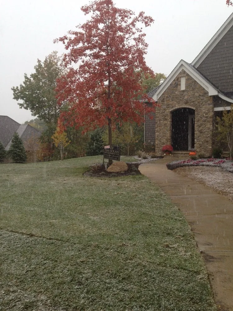 Local outdoor landscaping in Bettendorf, IA by Lawns Unlimited of Iowa Inc