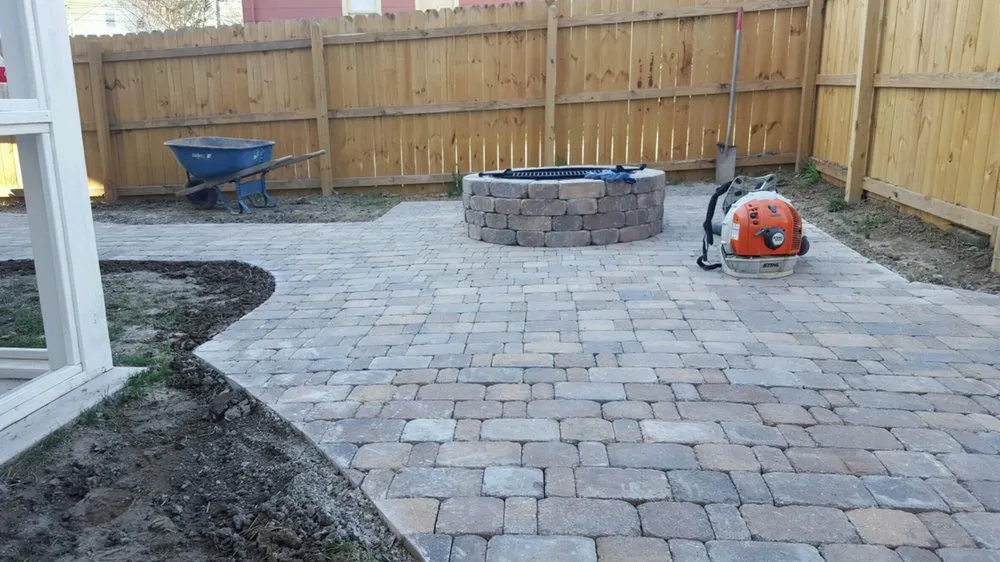 Professional yard maintenance in Ashland City, TN - Lawnscape