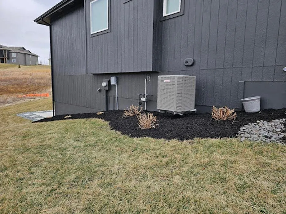 Reliable garden landscaping in Parkville, MO by Lawnscape Specialists