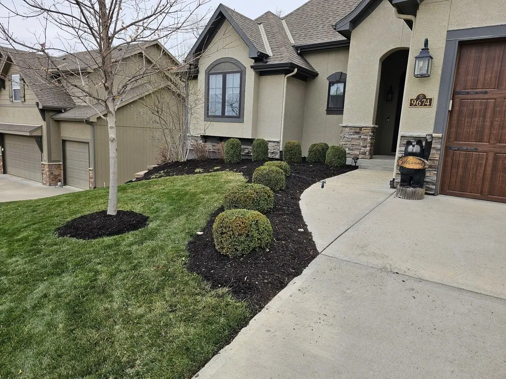 Professional yard cleanup service experts serving Parkville, MO - Lawnscape Specialists