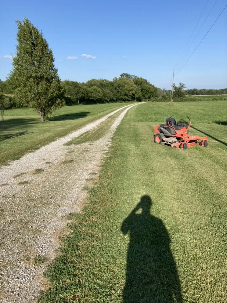 Local lawn care service near you in Maryville, MO by Lawnscaperz Edge