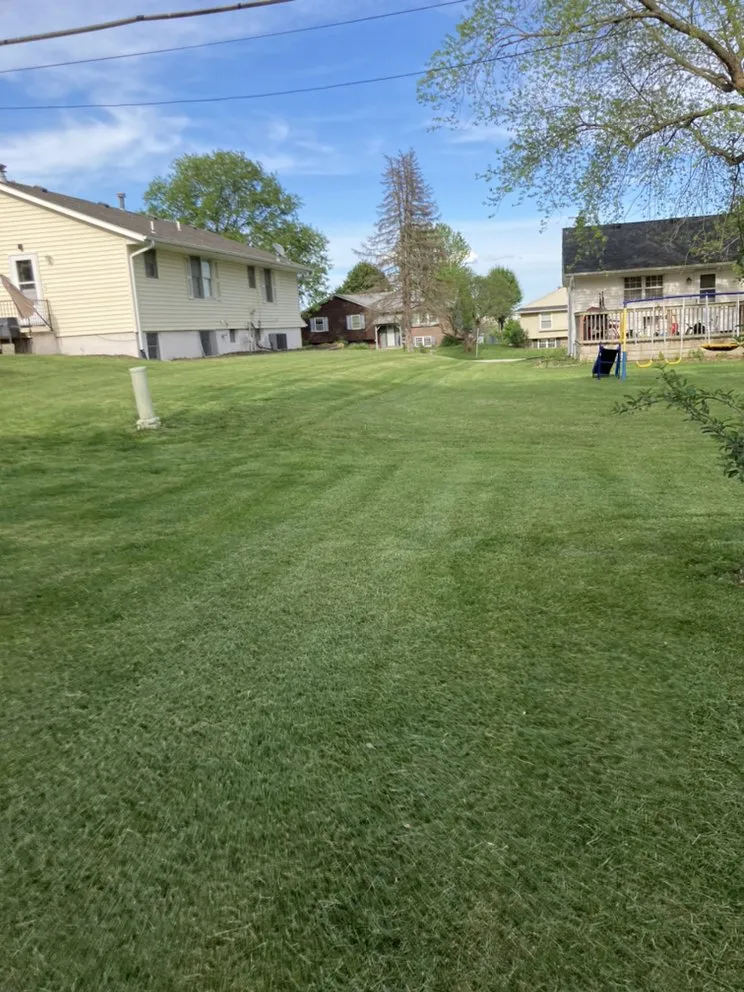 Professional residential landscaping in Maryville, MO - Lawnscaperz Edge