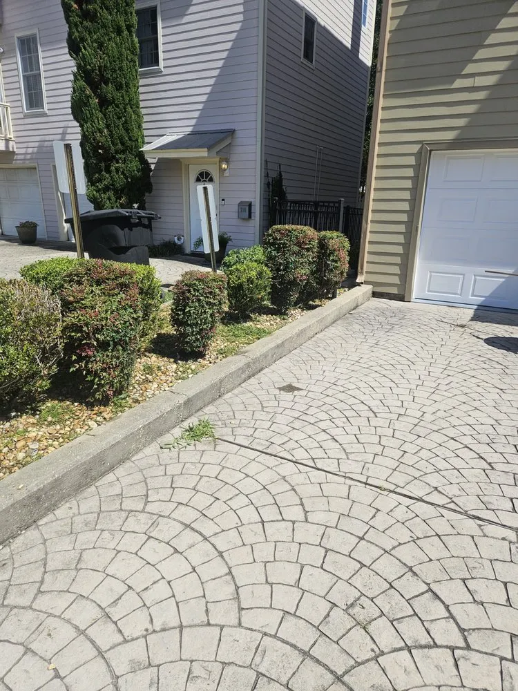 Custom yard cleanup service with custom design in Pensacola, FL by Lawnscapes 850