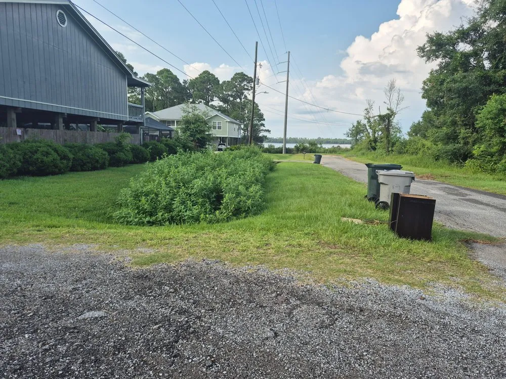 Local lawn mowing service near you in Pensacola, FL by Lawnscapes 850