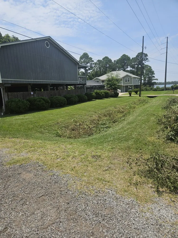 Professional outdoor landscaping experts serving Pensacola, FL - Lawnscapes 850