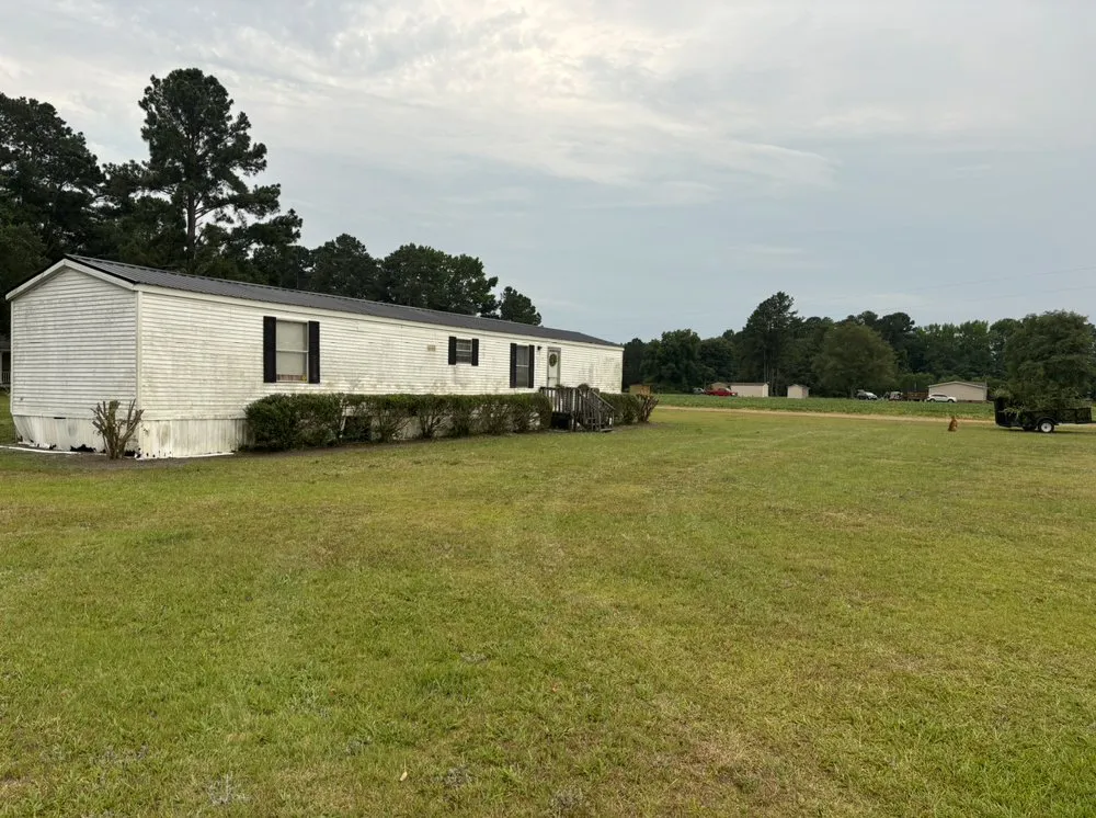 Trusted yard maintenance for beautiful yards across Turbeville, SC - Lawnstars and Inflatables