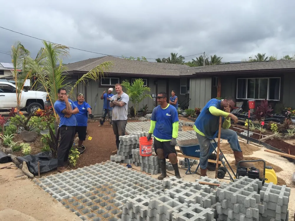 Local lawn mowing service experts serving Mililani, HI - Lawntastic HI