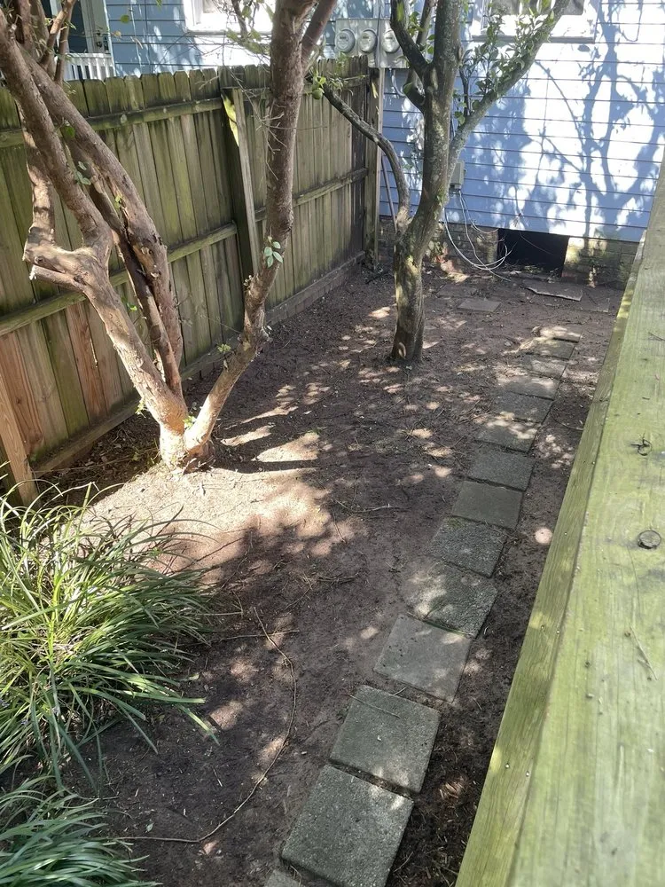 Professional garden landscaping for beautiful yards in Savannah, GA by Lawnteacher