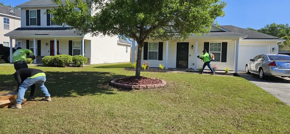 Professional yard maintenance in Savannah, GA - Lawnteacher