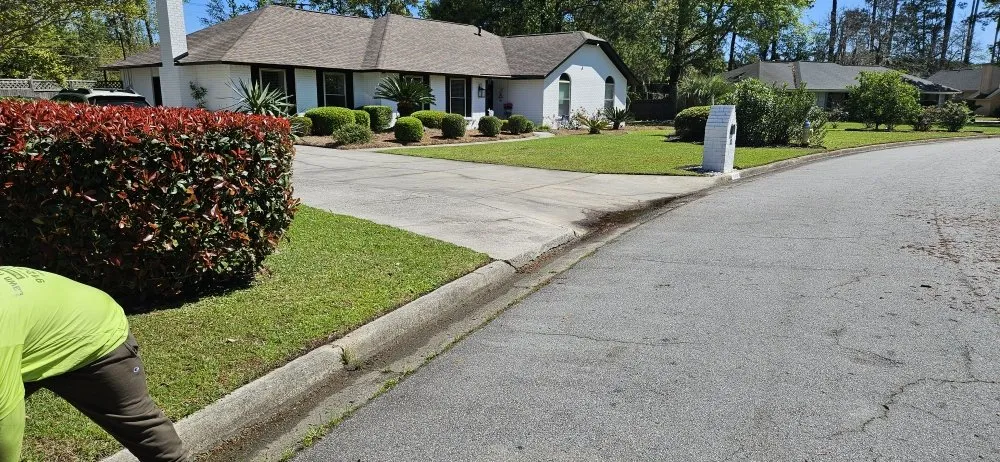 Local lawn care service in Savannah, GA by Lawnteacher