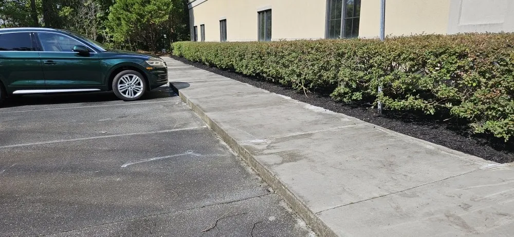 Top-rated lawn mowing service experts serving Savannah, GA - Lawnteacher