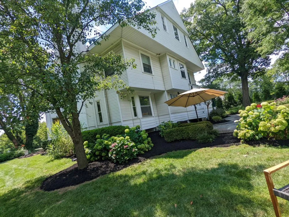 Local lawn mowing service in Cincinnati, OH - Lawntec