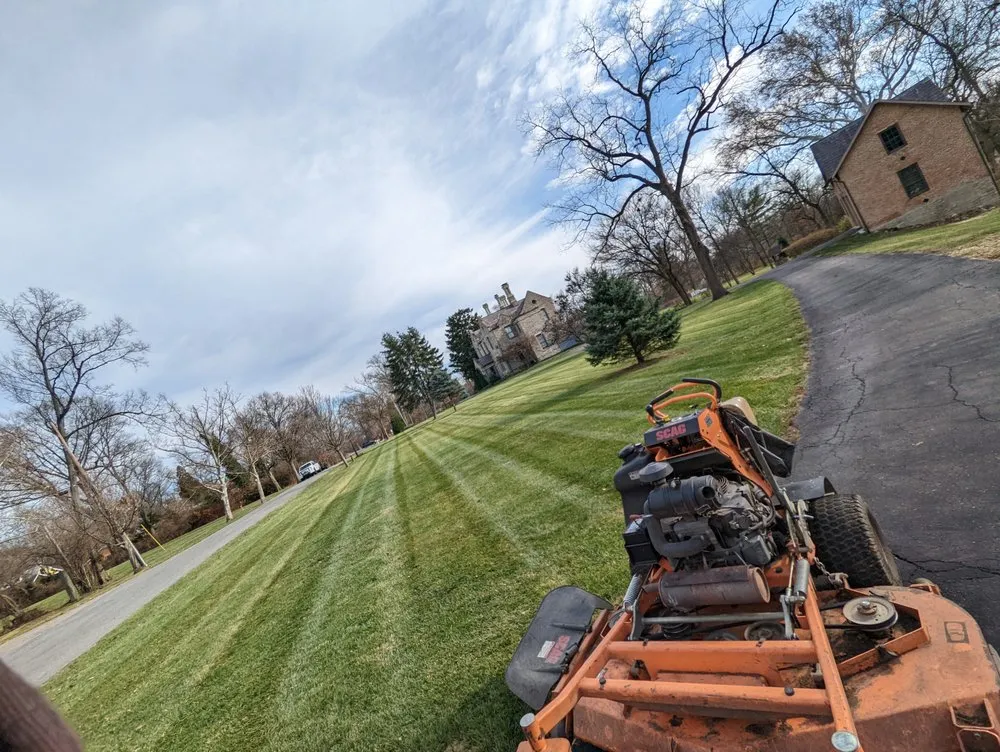 Local lawn mowing service experts serving Cincinnati, OH - Lawntec