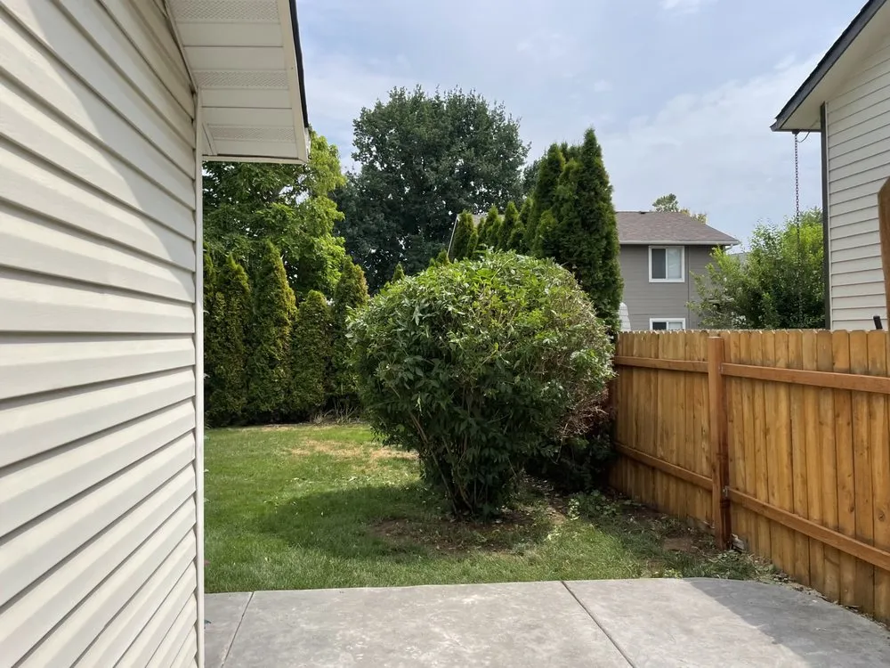 Custom lawn care service experts serving Caldwell, ID - Lawntech pro